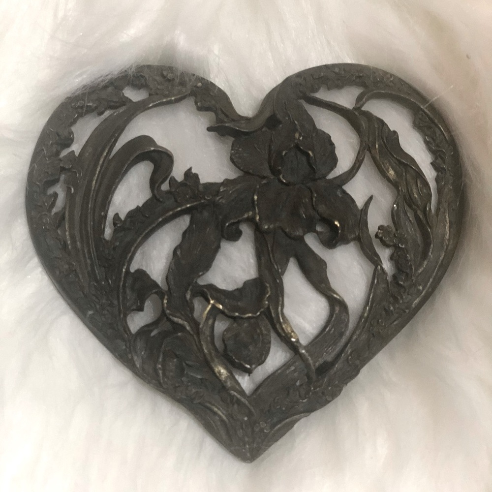 Little vintage heart trivet